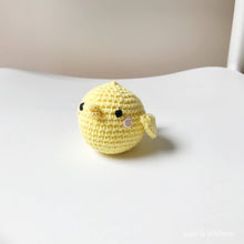 Load image into Gallery viewer, Made to Order MOTHER CHICKEN &amp; BABY CHICK PAIR crochet amigurumi